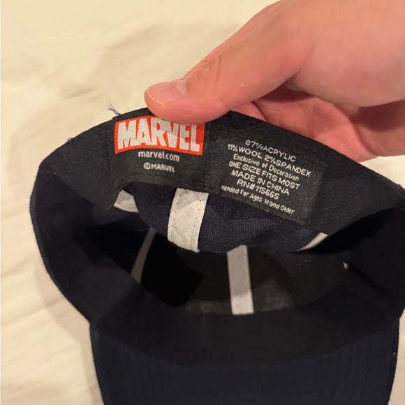 Captain America hat - Picture 2 of 2